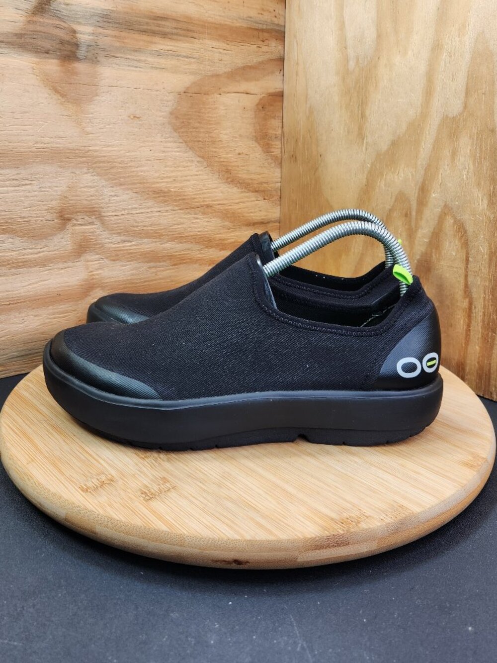 Oofos OOmg Womens Black Low Recovery Shoes Sneakers Size 9 - Picture 4 of 9
